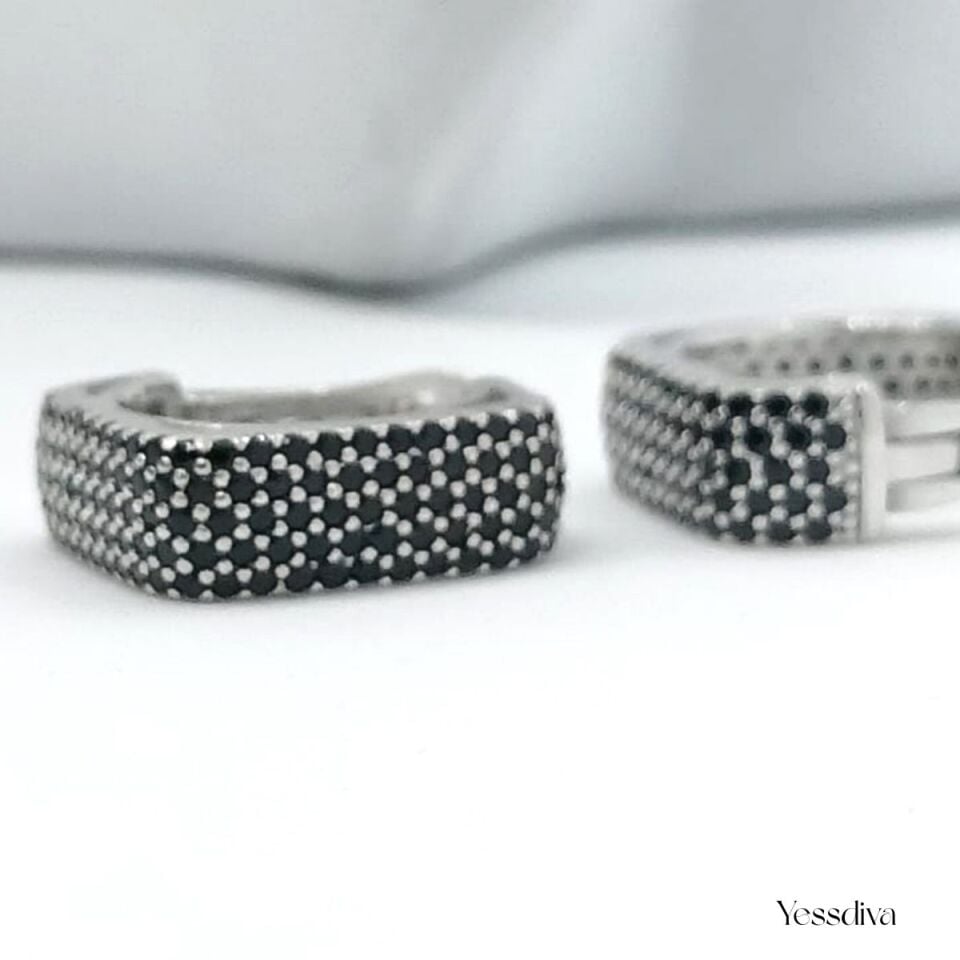 Kare Siyah Zirkon Taşlı Küpe