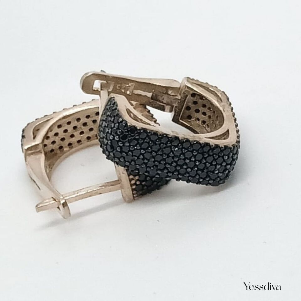 Kare Siyah Zirkon Taşlı Gold Küpe