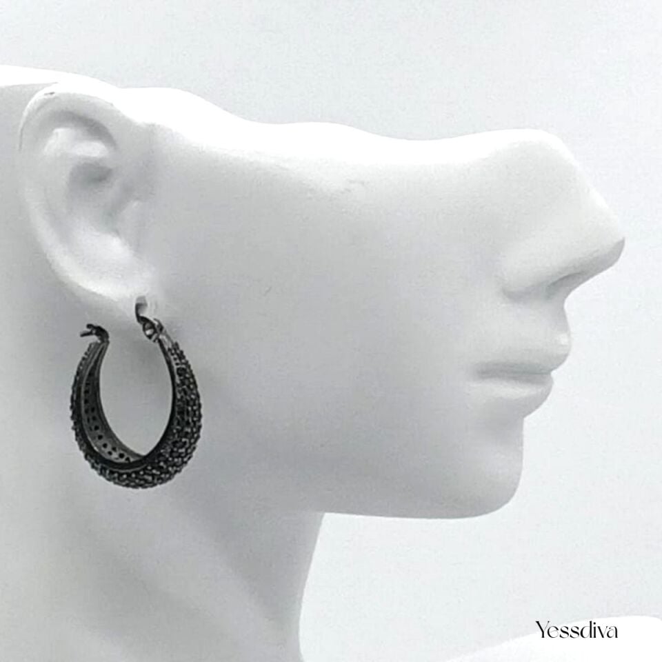 Yuvarlak Bombeli Siyah Zirkon Taşlı Küpe